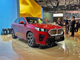 简而言之,天合光能获得发明专利授权:“转光复合膜及其制备方法和光伏组件”